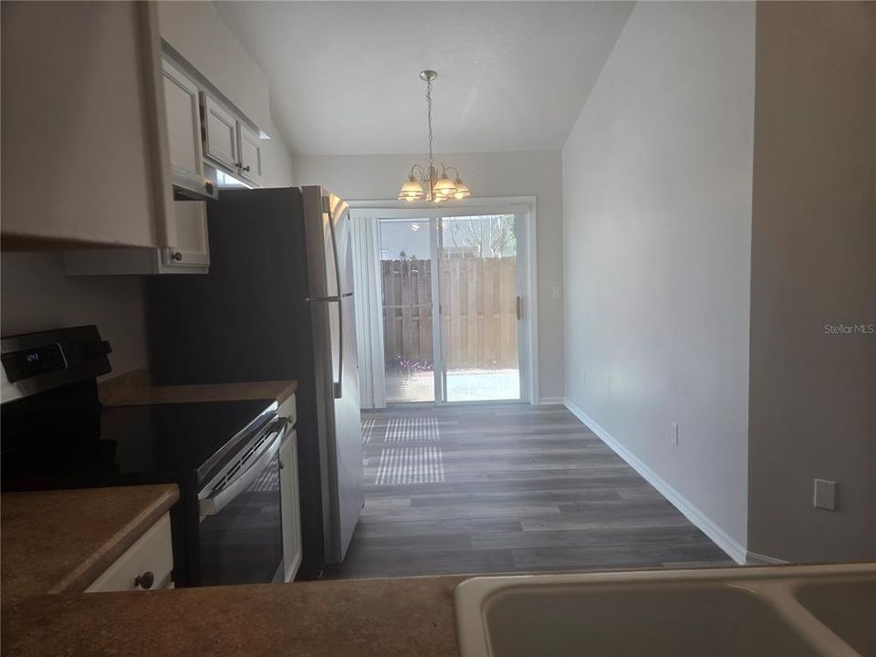 For Rent: $2,495 (3 beds, 2 baths, 1389 Square Feet)