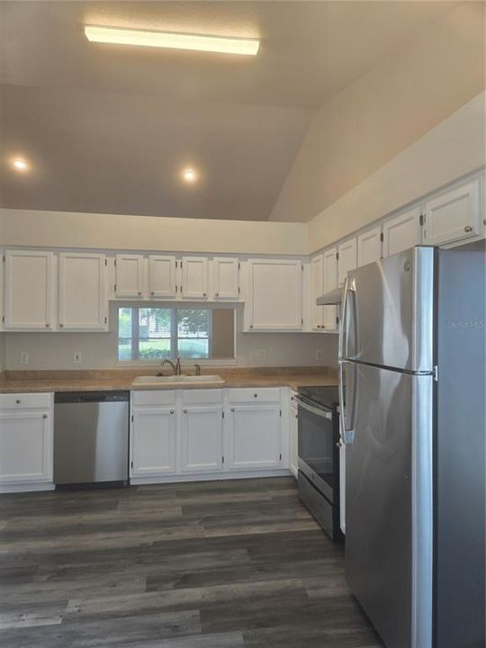 For Rent: $2,495 (3 beds, 2 baths, 1389 Square Feet)