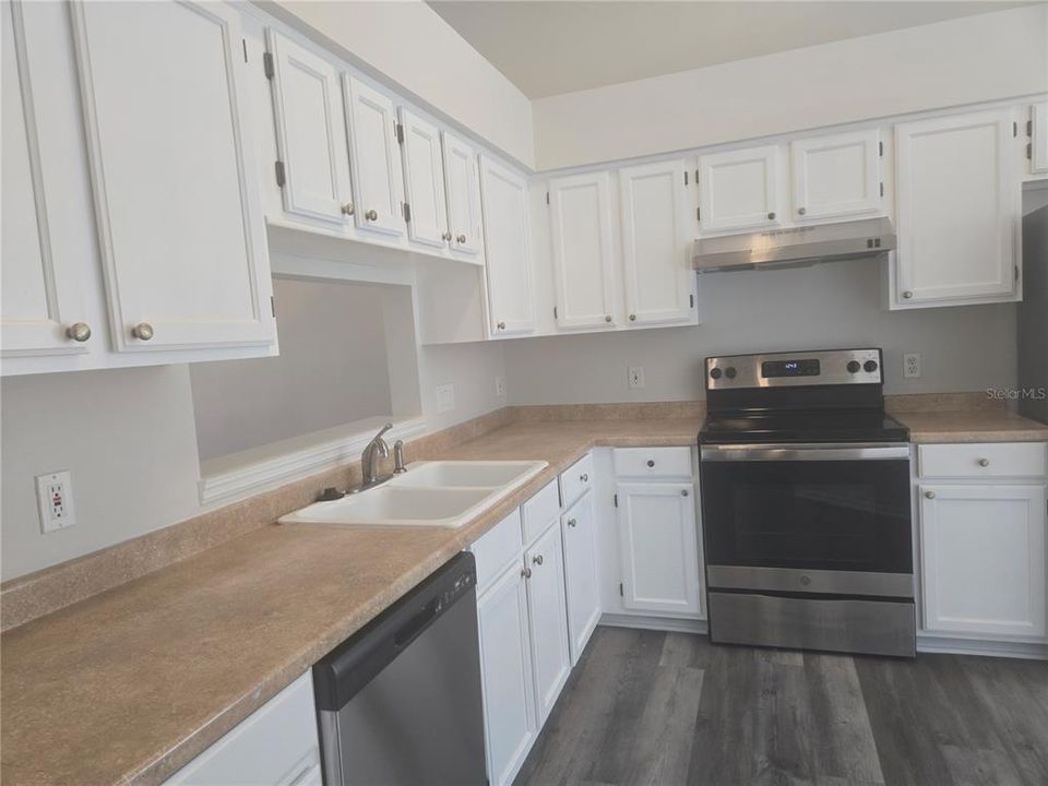 For Rent: $2,495 (3 beds, 2 baths, 1389 Square Feet)