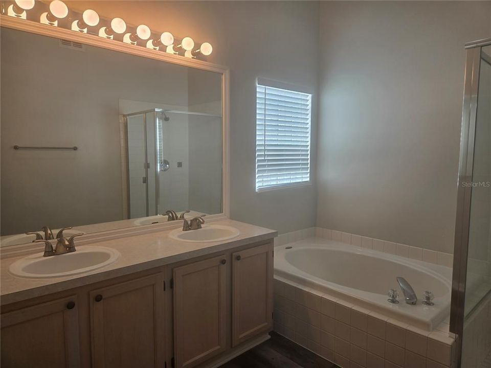 For Rent: $2,495 (3 beds, 2 baths, 1389 Square Feet)
