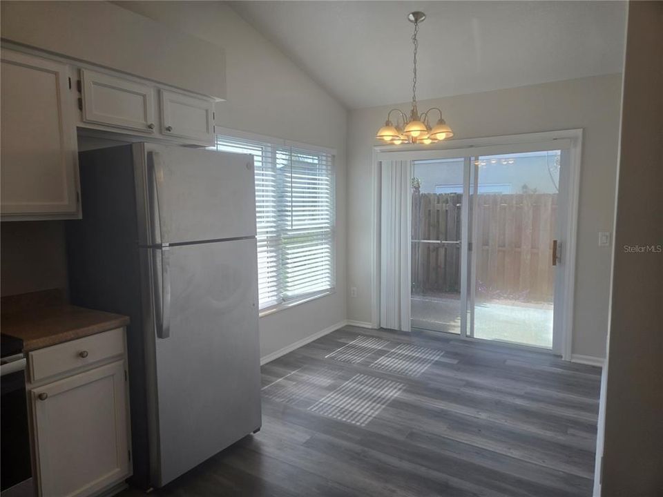 For Rent: $2,495 (3 beds, 2 baths, 1389 Square Feet)