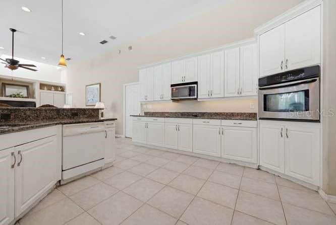 For Sale: $995,000 (5 beds, 4 baths, 3854 Square Feet)