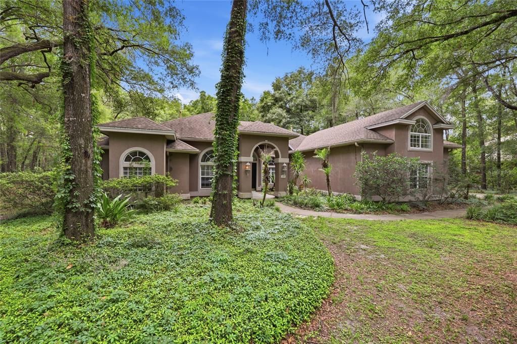 For Sale: $995,000 (5 beds, 4 baths, 3854 Square Feet)