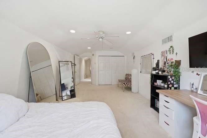 For Sale: $995,000 (5 beds, 4 baths, 3854 Square Feet)