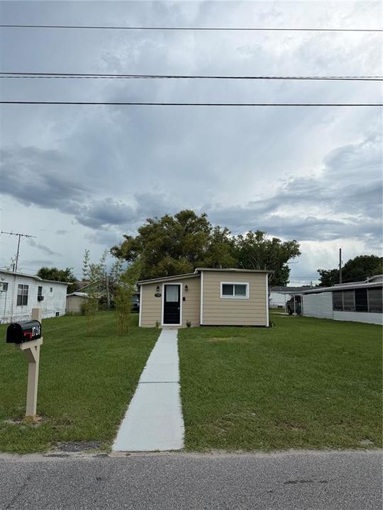 For Sale: $189,999 (2 beds, 2 baths, 965 Square Feet)