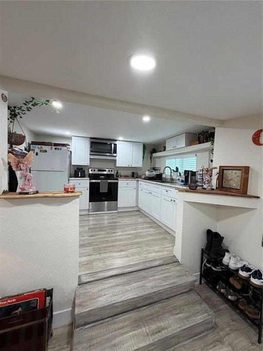 For Sale: $189,999 (2 beds, 2 baths, 965 Square Feet)