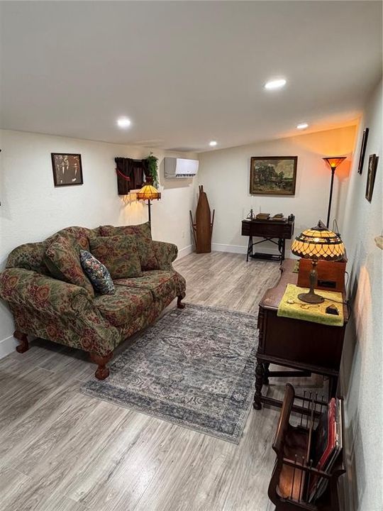 For Sale: $189,999 (2 beds, 2 baths, 965 Square Feet)