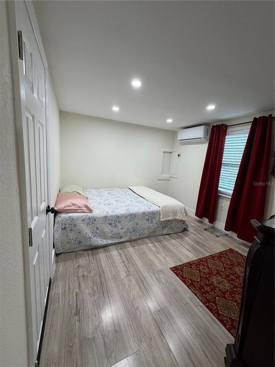 For Sale: $189,999 (2 beds, 2 baths, 965 Square Feet)