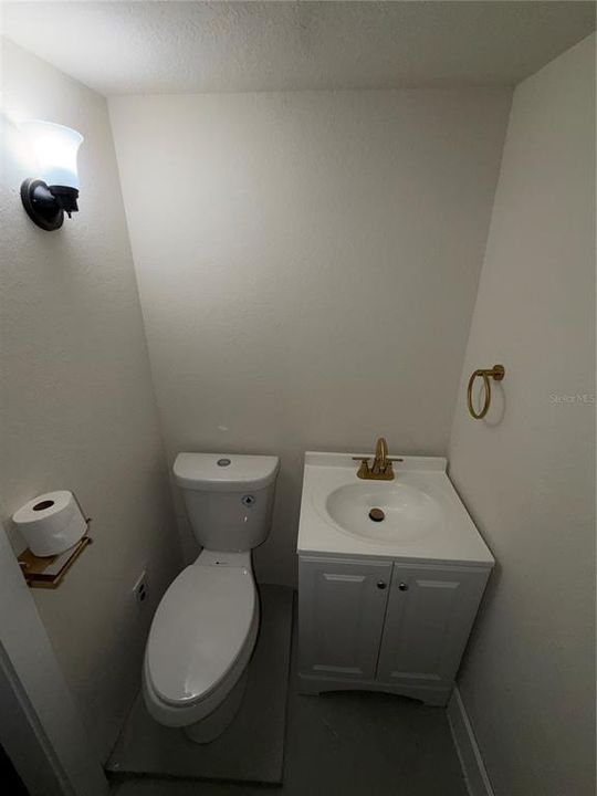 For Sale: $189,999 (2 beds, 2 baths, 965 Square Feet)