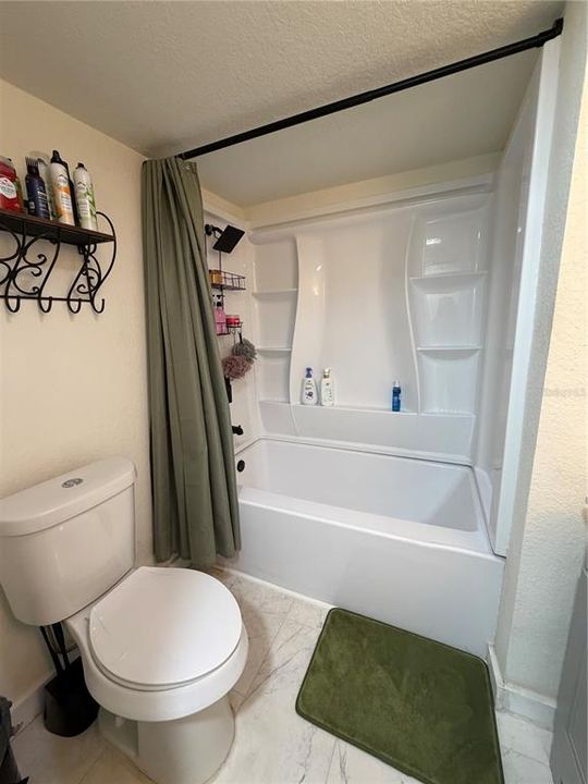 For Sale: $189,999 (2 beds, 2 baths, 965 Square Feet)
