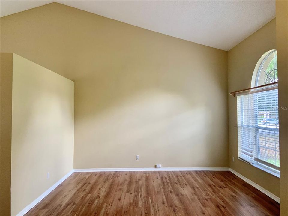 For Rent: $2,950 (4 beds, 2 baths, 3417 Square Feet)
