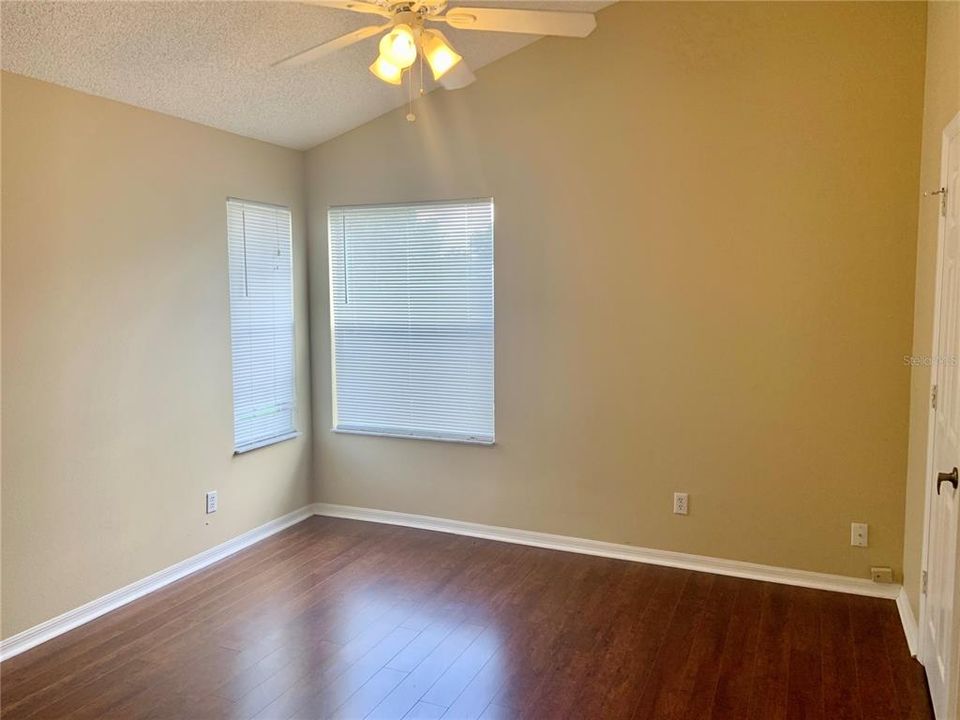 For Rent: $2,950 (4 beds, 2 baths, 3417 Square Feet)