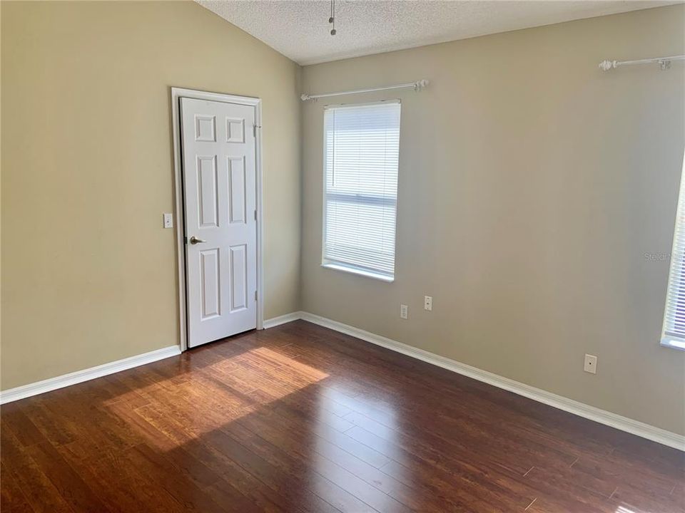 For Rent: $2,950 (4 beds, 2 baths, 3417 Square Feet)