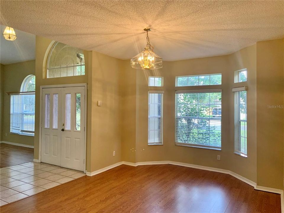 For Rent: $2,950 (4 beds, 2 baths, 3417 Square Feet)