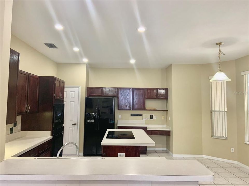 For Rent: $2,950 (4 beds, 2 baths, 3417 Square Feet)