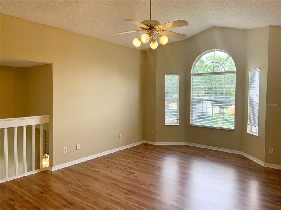 For Rent: $2,950 (4 beds, 2 baths, 3417 Square Feet)
