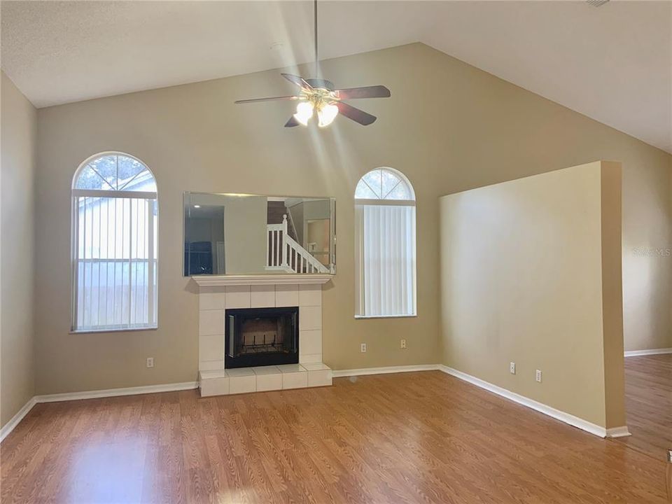 For Rent: $2,950 (4 beds, 2 baths, 3417 Square Feet)