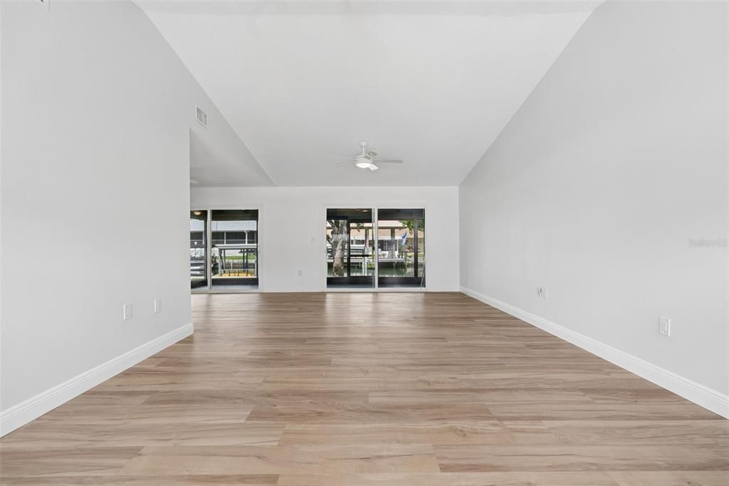 For Sale: $589,000 (3 beds, 2 baths, 1612 Square Feet)