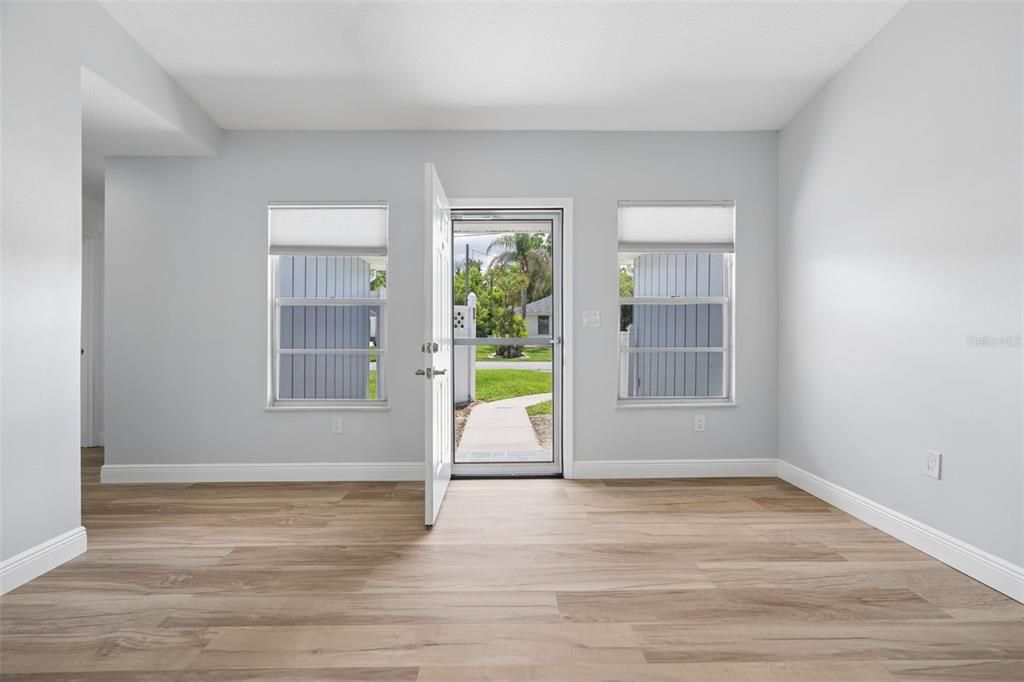 For Sale: $589,000 (3 beds, 2 baths, 1612 Square Feet)