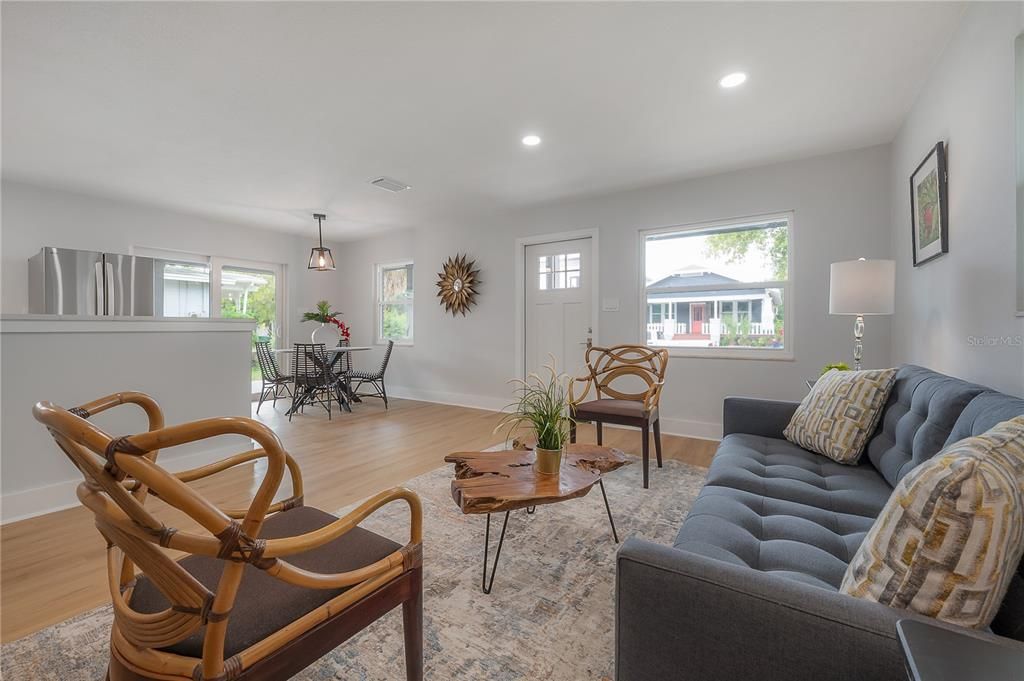 For Sale: $425,000 (3 beds, 2 baths, 1056 Square Feet)