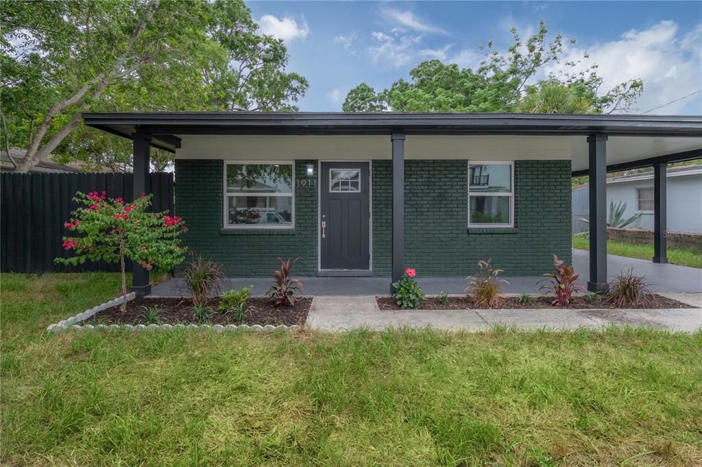 For Sale: $425,000 (3 beds, 2 baths, 1056 Square Feet)