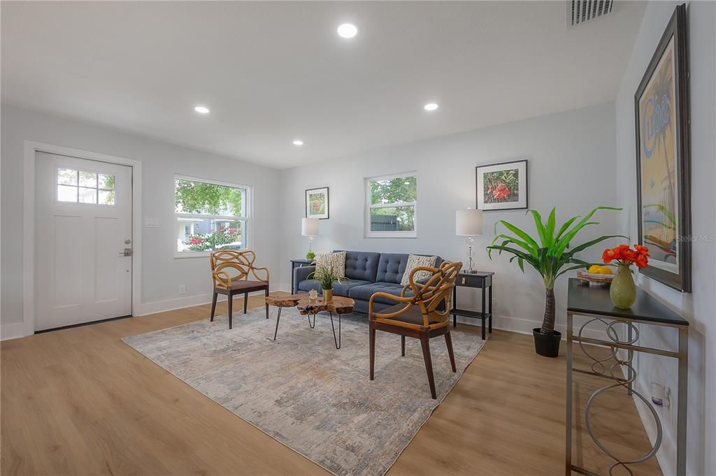 For Sale: $425,000 (3 beds, 2 baths, 1056 Square Feet)