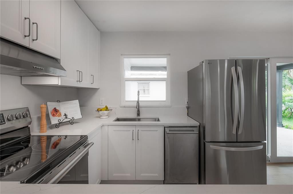 For Sale: $425,000 (3 beds, 2 baths, 1056 Square Feet)