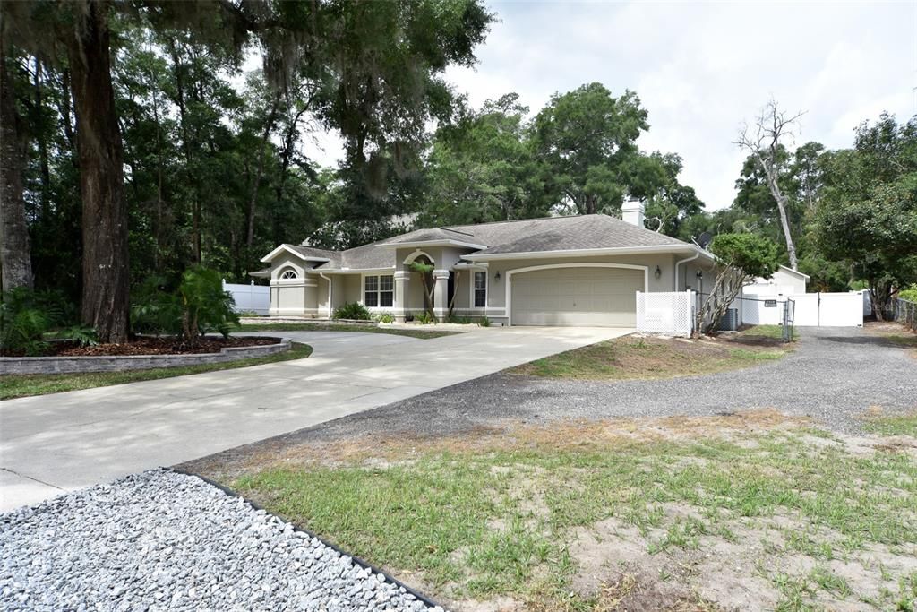 For Sale: $450,000 (3 beds, 2 baths, 2224 Square Feet)