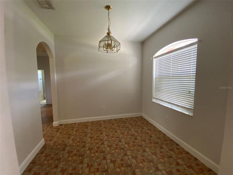 For Rent: $2,325 (4 beds, 2 baths, 1856 Square Feet)