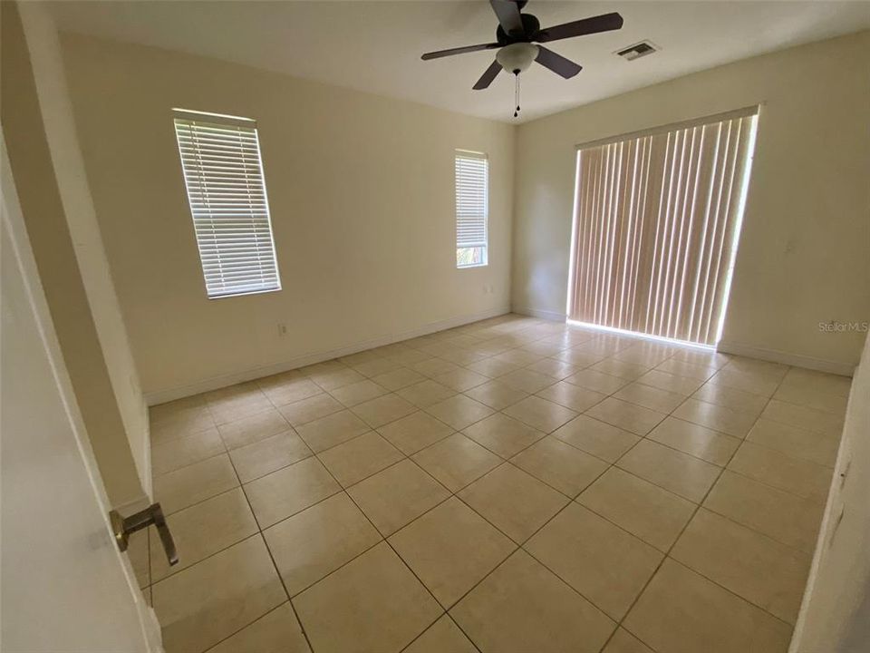 For Rent: $2,325 (4 beds, 2 baths, 1856 Square Feet)