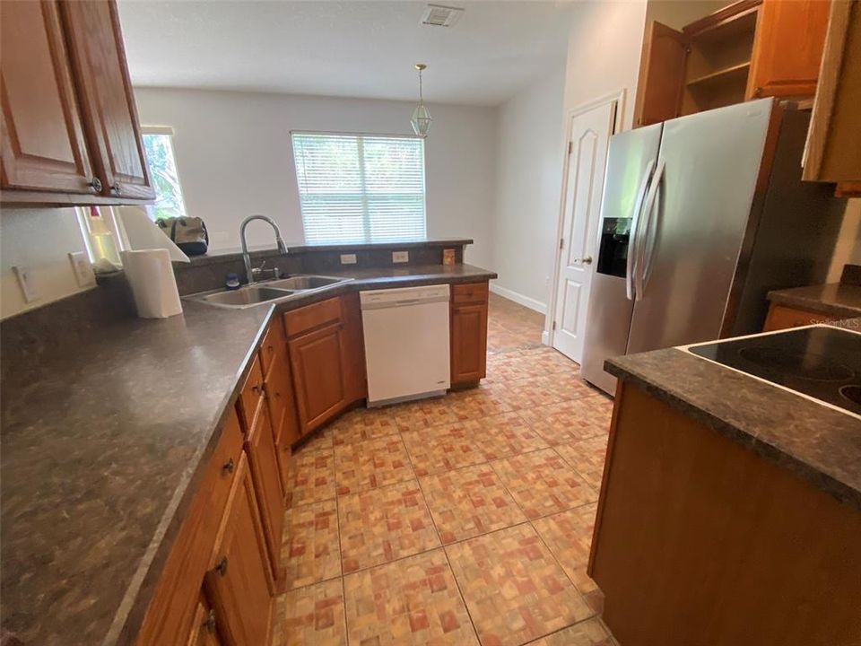 For Rent: $2,325 (4 beds, 2 baths, 1856 Square Feet)