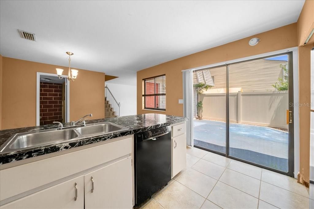 For Sale: $170,000 (2 beds, 1 baths, 1256 Square Feet)