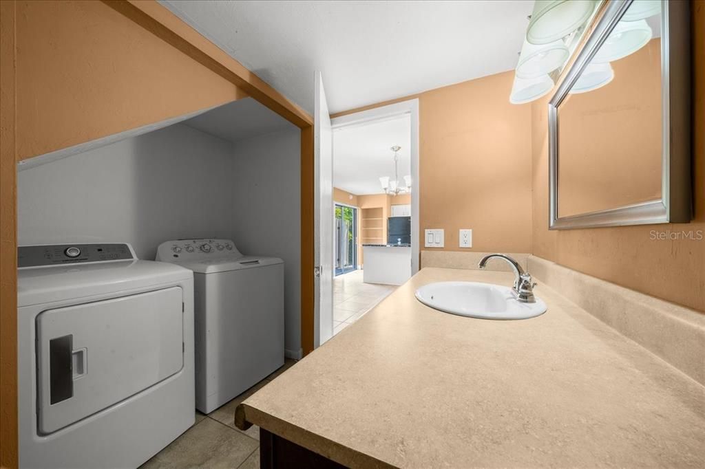 For Sale: $170,000 (2 beds, 1 baths, 1256 Square Feet)