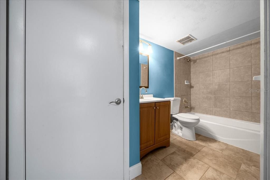 For Sale: $170,000 (2 beds, 1 baths, 1256 Square Feet)