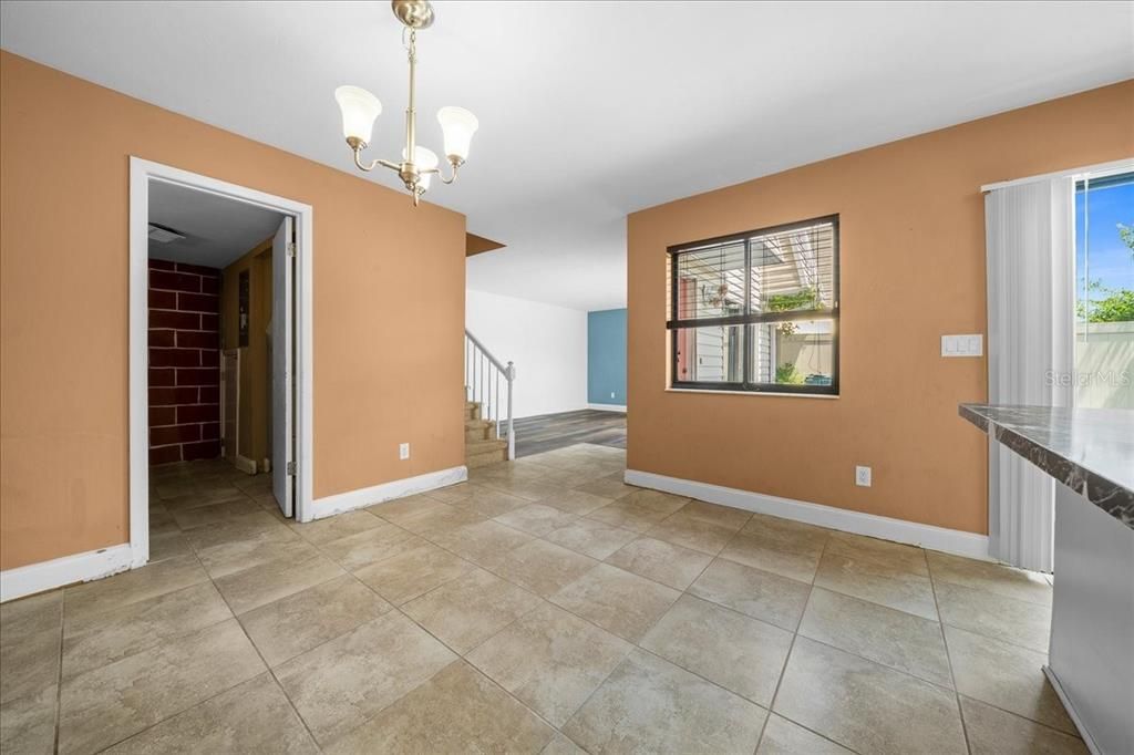 For Sale: $170,000 (2 beds, 1 baths, 1256 Square Feet)