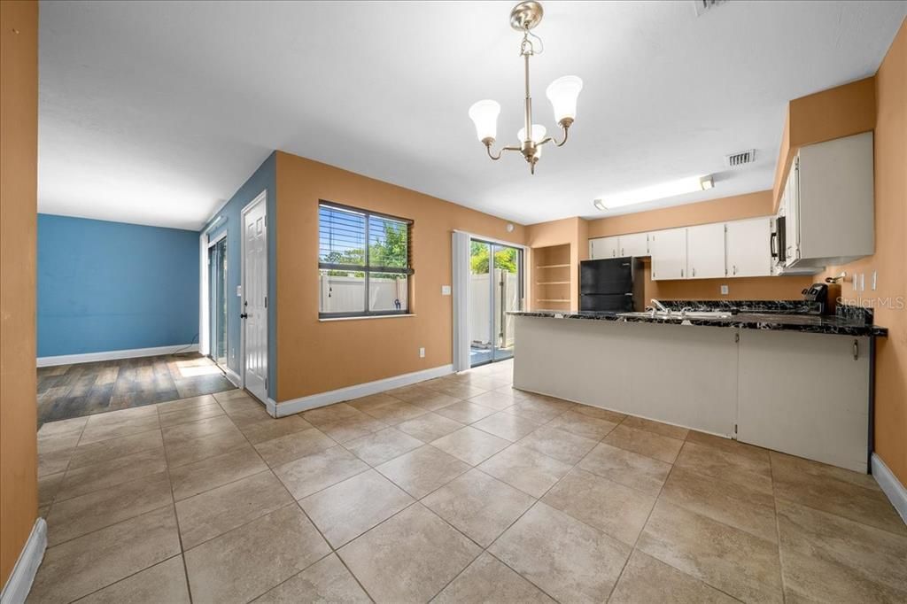 For Sale: $170,000 (2 beds, 1 baths, 1256 Square Feet)