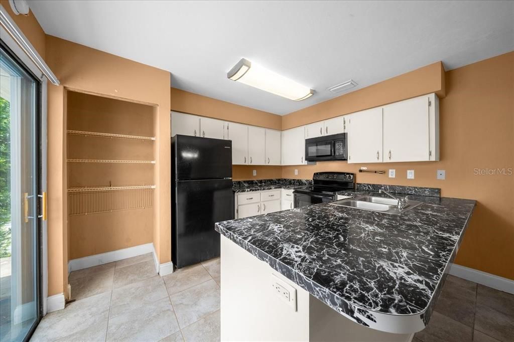 For Sale: $170,000 (2 beds, 1 baths, 1256 Square Feet)