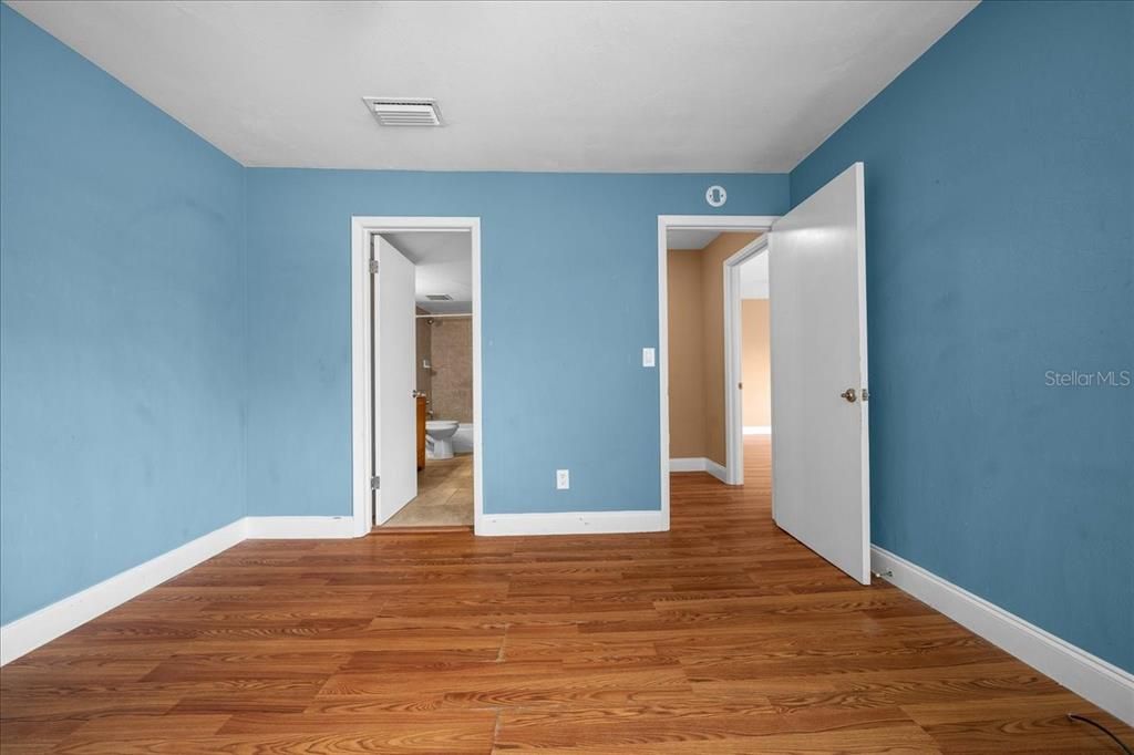 For Sale: $170,000 (2 beds, 1 baths, 1256 Square Feet)