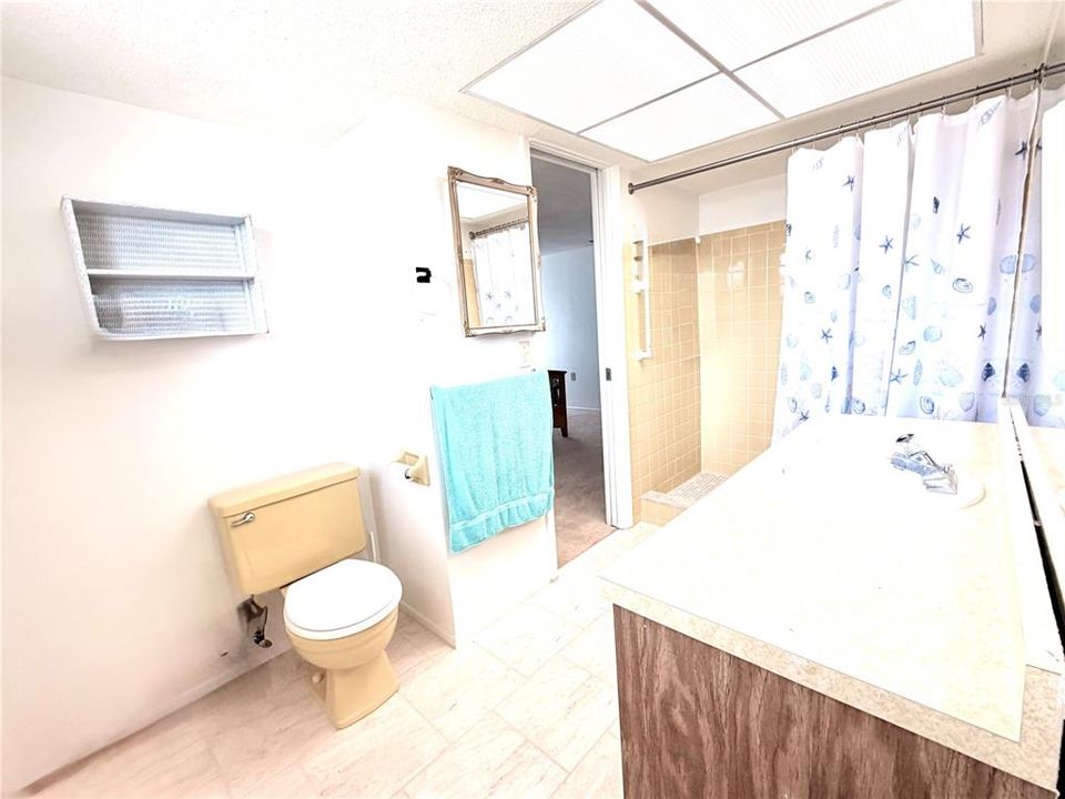 For Sale: $259,900 (2 beds, 2 baths, 1365 Square Feet)
