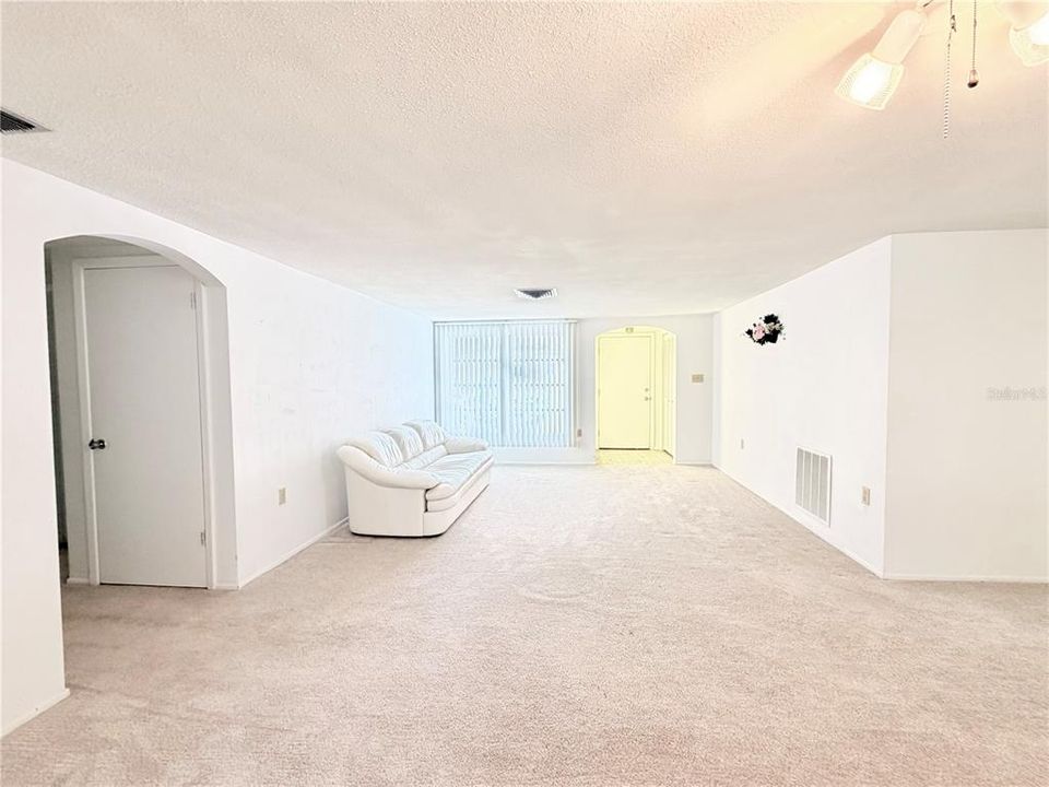 For Sale: $259,900 (2 beds, 2 baths, 1365 Square Feet)