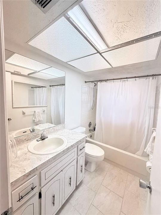 For Sale: $259,900 (2 beds, 2 baths, 1365 Square Feet)