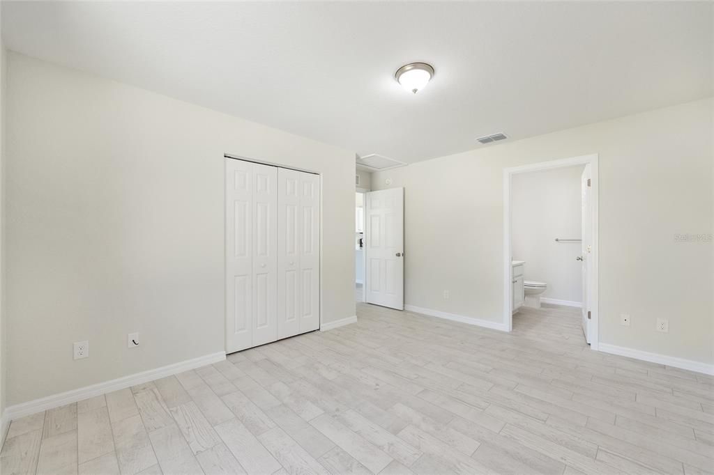 For Sale: $238,000 (3 beds, 2 baths, 1091 Square Feet)