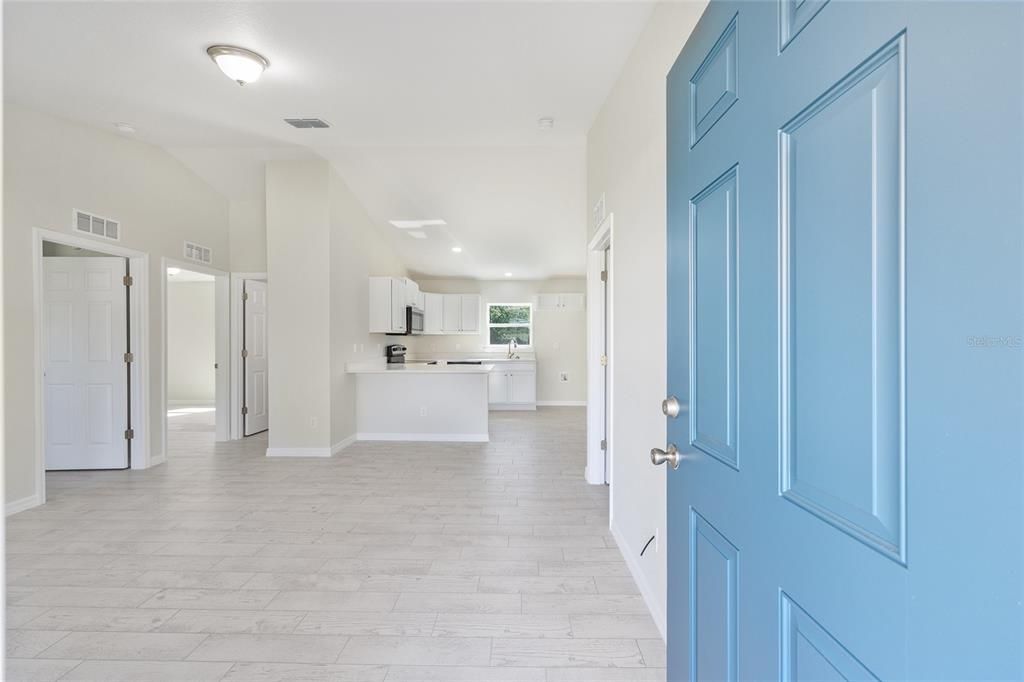 For Sale: $238,000 (3 beds, 2 baths, 1091 Square Feet)