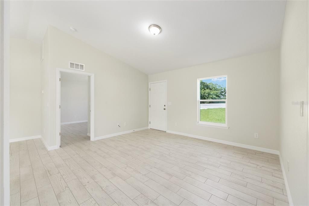For Sale: $238,000 (3 beds, 2 baths, 1091 Square Feet)