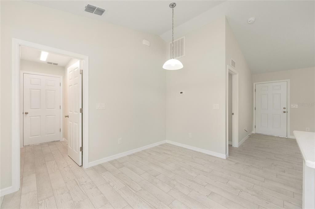 For Sale: $238,000 (3 beds, 2 baths, 1091 Square Feet)