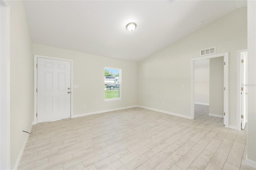 For Sale: $238,000 (3 beds, 2 baths, 1091 Square Feet)