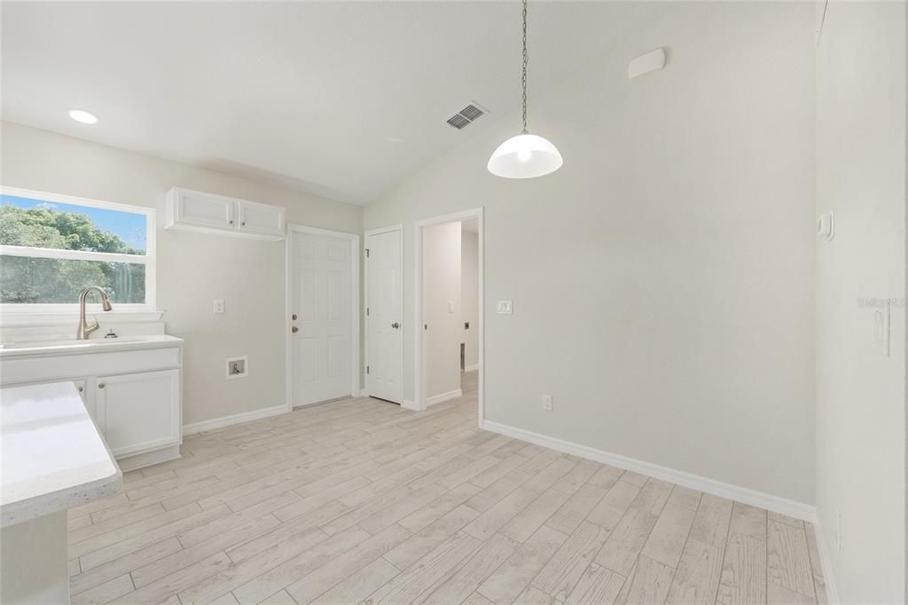 For Sale: $238,000 (3 beds, 2 baths, 1091 Square Feet)