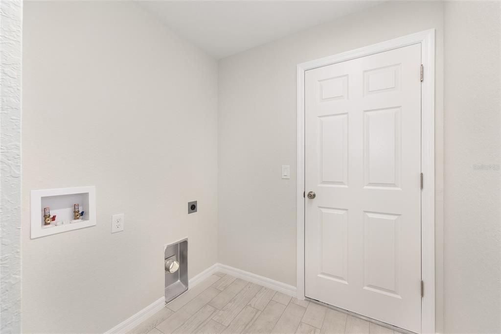 For Sale: $238,000 (3 beds, 2 baths, 1091 Square Feet)