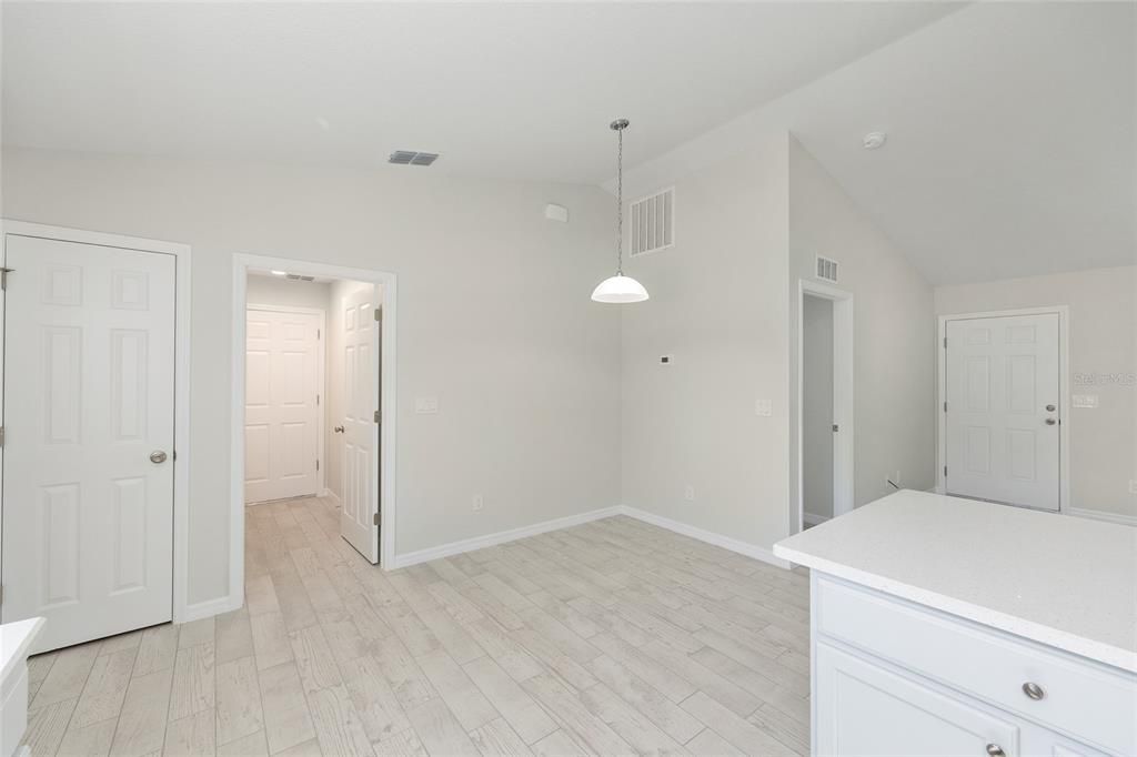 For Sale: $238,000 (3 beds, 2 baths, 1091 Square Feet)