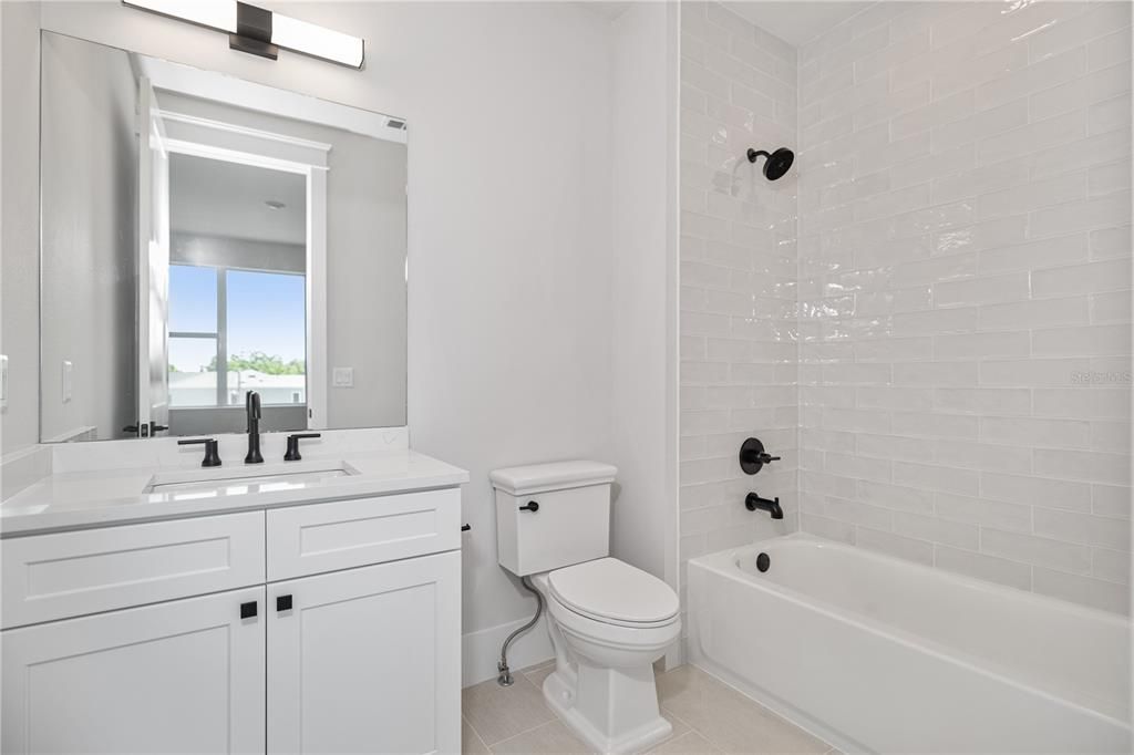 For Sale: $900,000 (2 beds, 3 baths, 2457 Square Feet)